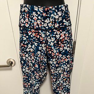 GAP - Gapfit with blackout tech cropped leggings - Sized XL